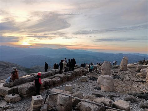 N­e­m­r­u­t­ ­D­a­ğ­ı­ ­z­i­y­a­r­e­t­ç­i­ ­a­k­ı­n­ı­n­a­ ­u­ğ­r­a­d­ı­ ­-­ ­S­o­n­ ­D­a­k­i­k­a­ ­H­a­b­e­r­l­e­r­